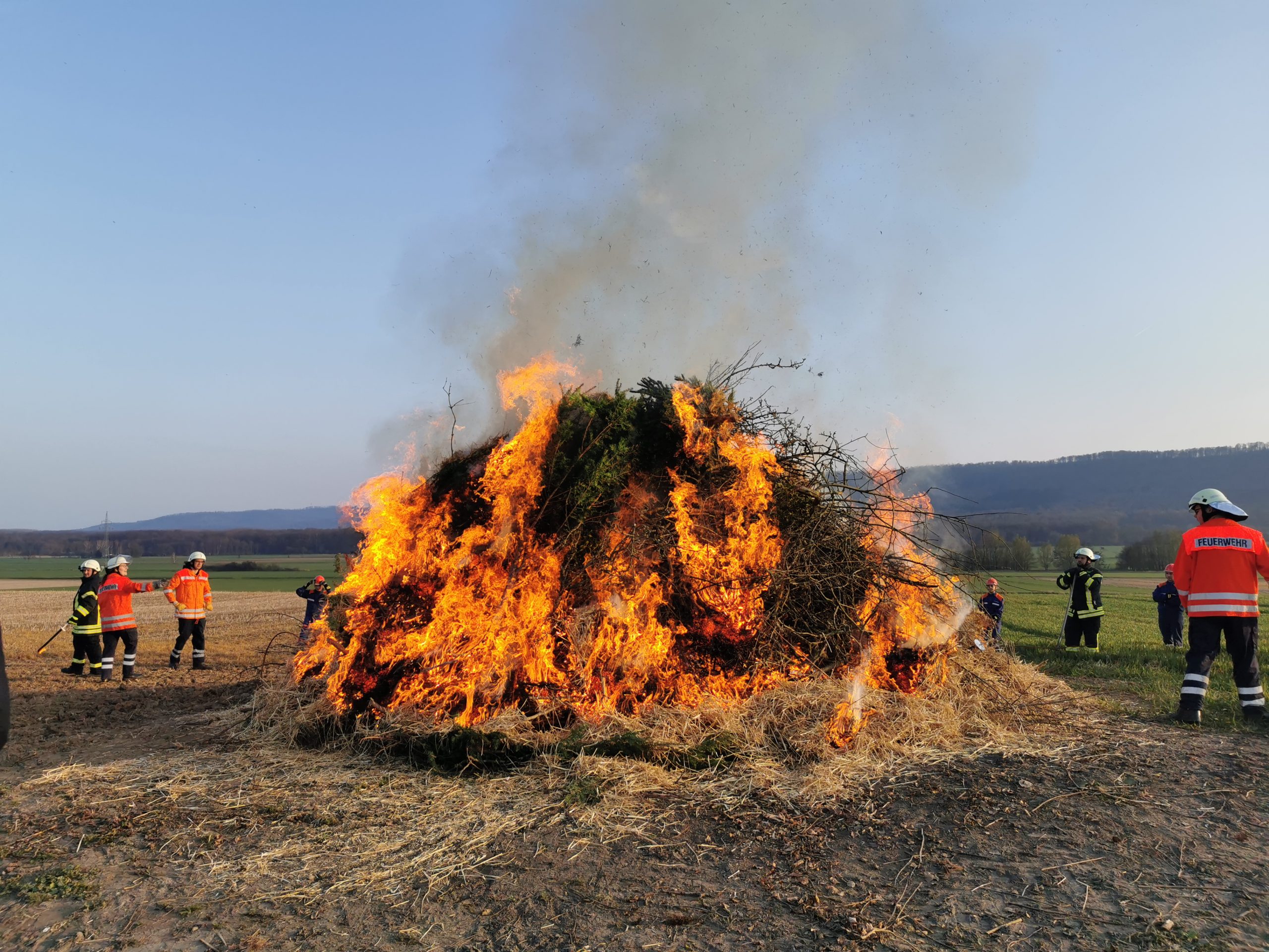 Read more about the article Osterfeuer bei schönstem Wetter