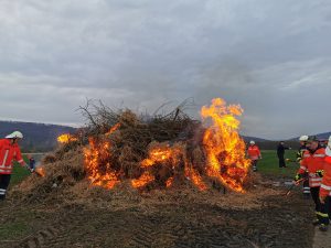 Read more about the article Osterfeuer in Alvesrode